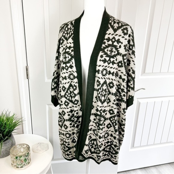 Altar'd State open front cardigan sweater women size S/M Aztec print black white - Picture 2 of 8